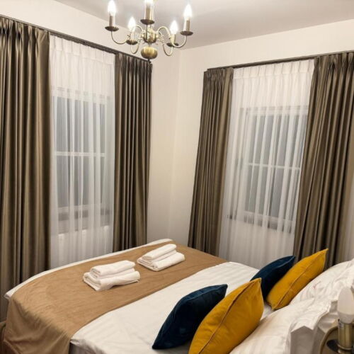 Camera dubla trip la parter