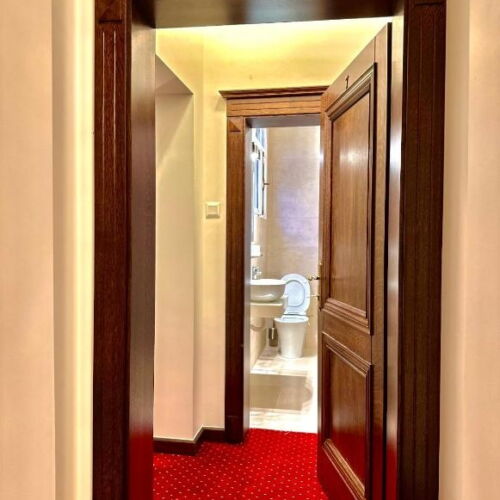 Camera dubla queen la mansardă