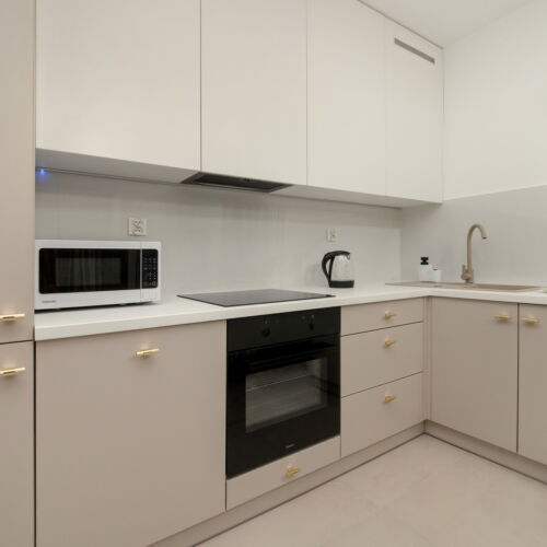 (jako celek) s vanou pro 6 os. celý Dům