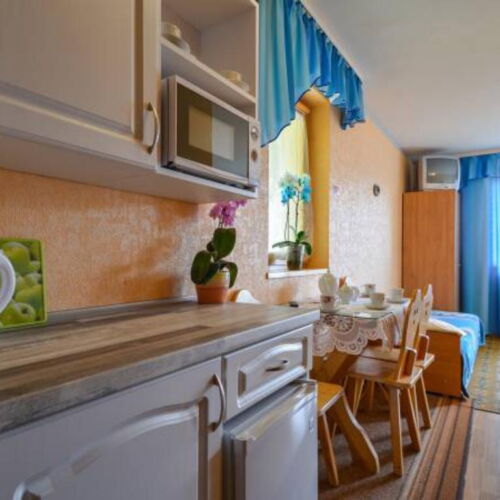 Pokój 4-osobowy z łazienką z aneksem kuchennym