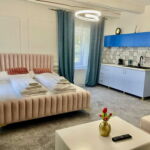 Apartman se sprchou s vlastní kuchyňkou s manželskou postelí s 1 ložnicí (s možností přistýlky)