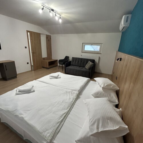 Rodinný Apartman pro 4 os. se 2 ložnicemi na poschodí (s možností přistýlky)