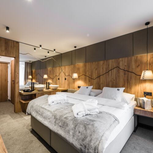 Camera dubla superior cu duș