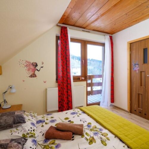 5 Person Room with Bathtub and Garden