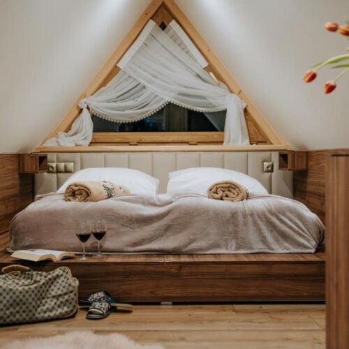 Balcony 6 Person Room air Conditioned