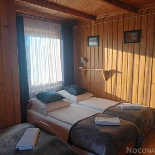 Pokój 4-osobowy z dostępem do ogrodu z widokiem na góry