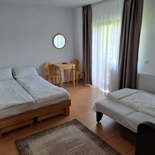 Întreaga unitate pentru 36 pers. (se inchirieaza doar integral) (se poate solicita pat suplimentar)