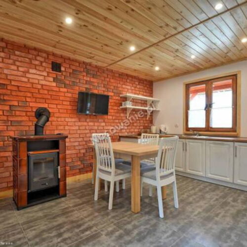 Domek drewniany 4-osobowy z dostępem do ogrodu