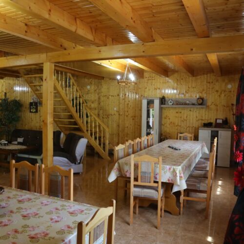 Cabană confort cu vedere spre munte pentru 11 pers. (se inchirieaza doar integral)