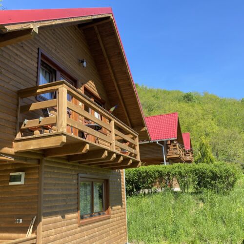 Cabană confort cu vedere spre munte pentru 4 pers. (se inchirieaza doar integral)
