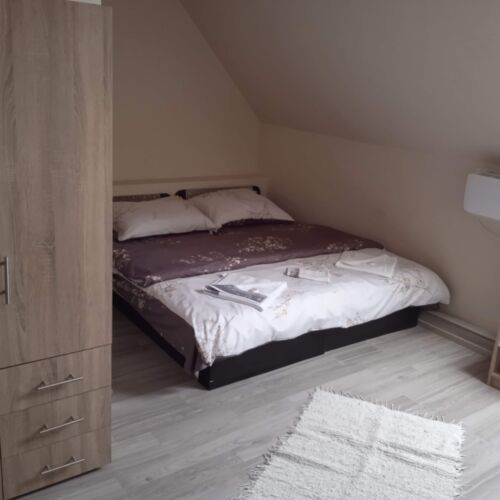 Tourist Dreibettzimmer im Dachgeschoss
