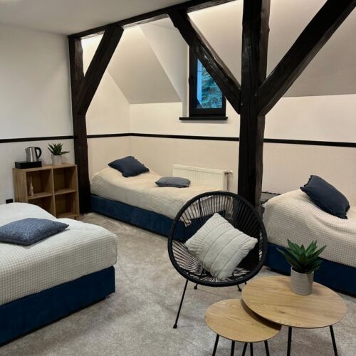 Camera cvadrupla la etaj cu baie (se poate solicita pat suplimentar)