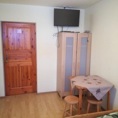 Pokój 3-osobowy z łazienką z dostępem do ogrodu