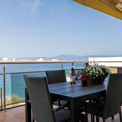 Sea View Exclusive 4-Room Apartment for 8 Persons