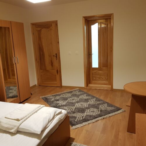 Întreaga unitate pentru 10 pers. (se inchirieaza doar integral)