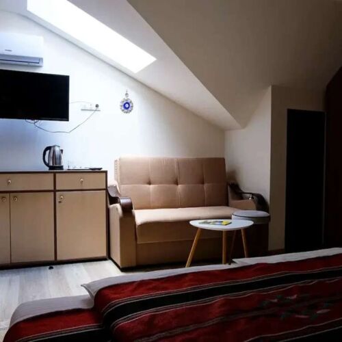 Suita la mansardă cu 2 camere pentru 3 pers.