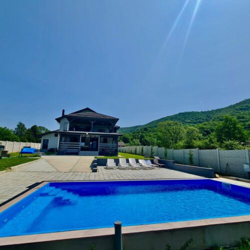 Vila confort întreaga unitate pentru 14 pers. (se inchirieaza doar integral)