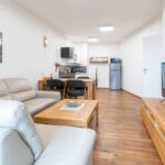 Apartman se sprchou s privátní koupelnou mimo apartmán pro 2 os. (s možností přistýlky)