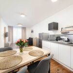 Apartman se sprchou s privátní koupelnou mimo apartmán pro 2 os. (s možností přistýlky)