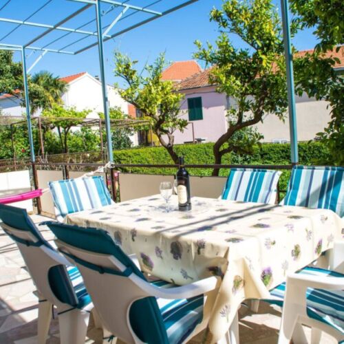 Erdgeschosses 3-Zimmer-Apartment für 6 Personen mit Klimaanlage