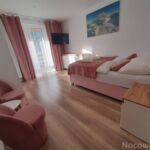 Apartament 6-osobowy z balkonem z własną kuchnią z 3 pomieszczeniami sypialnianymi (możliwa dostawka)