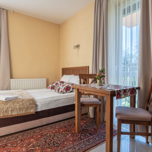 Apartament 4-osobowy z 2 pomieszczeniami sypialnianymi (możliwa dostawka)