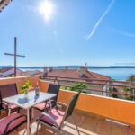 Tengerre néző emeleti 4 fős apartman 2 hálótérrel
