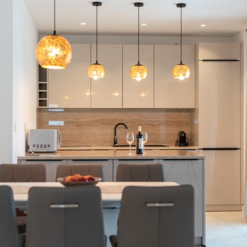 Apartament la parter cu aer condiționat cu 2 camere pentru 4 pers.