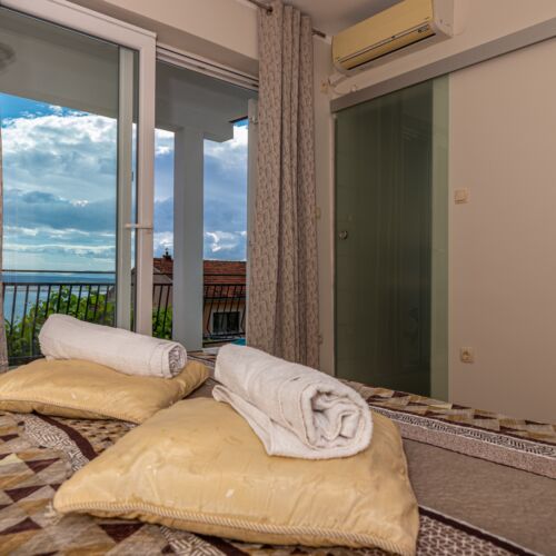 Sea View Upstairs 3-Room Apartment for 6 Persons