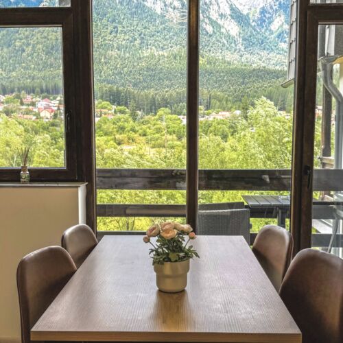 Apartament family cu vedere spre munte cu 3 camere pentru 6 pers.
