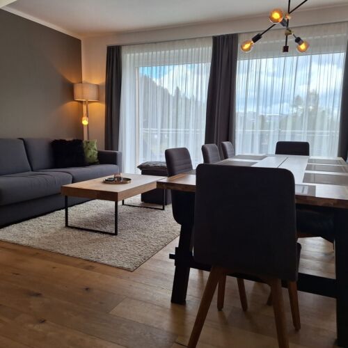 Apartament la etaj cu vedere spre munte cu 2 camere pentru 8 pers.