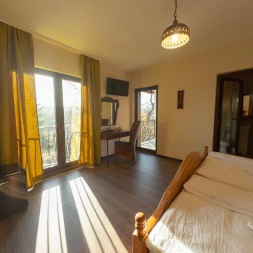 Pokoj s balkónem  s manželskou postelí