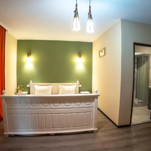 Pokoj s manželskou postelí s výhledem na hory 