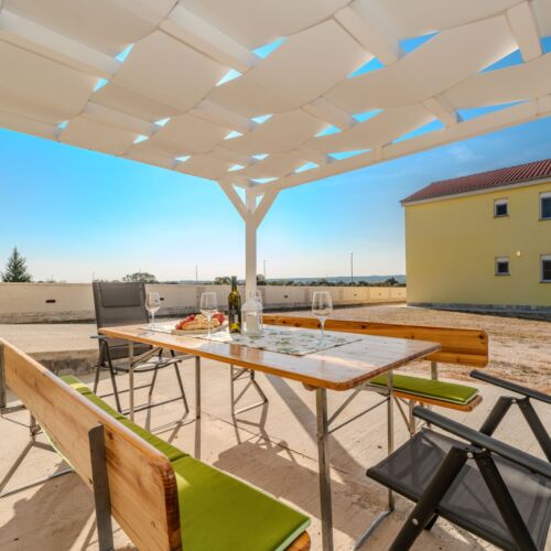 Casă de vacanță family cu vedere parțială spre mare pentru 10 pers. (se inchirieaza doar integral)