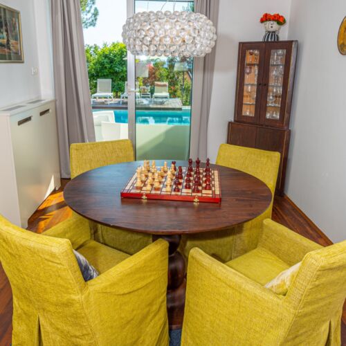 Sea View Whole House Holiday Home for 8 Persons