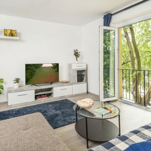 River View Upstairs Apartment for 4 Persons