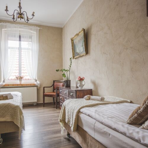 Pokój 3-osobowy na piętrze z widokiem na góry (możliwa dostawka)