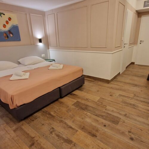 Camera cvadrupla economy family