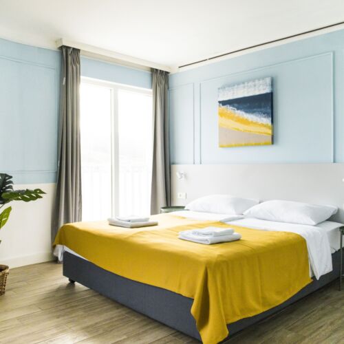 Camera dubla superior cu vedere spre mare