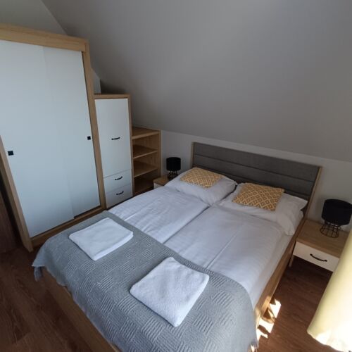 Apartament 4-osobowy z 2 pomieszczeniami sypialnianymi (możliwa dostawka)