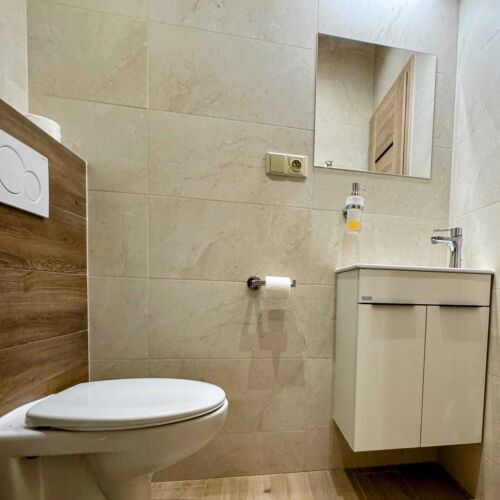 Rodinný pokoj (5+0) se 2 ložnicemi a vlastní koupelnou