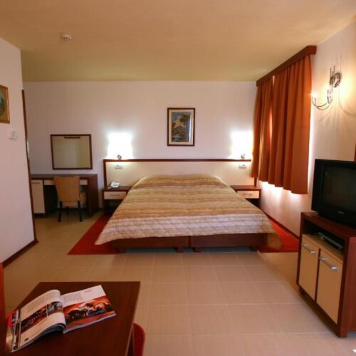 Camera twin superior cu vedere spre mare (se poate solicita pat suplimentar)