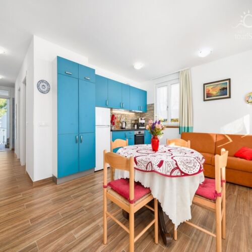 Apartament la parter b cu 2 camere pentru 3 pers.