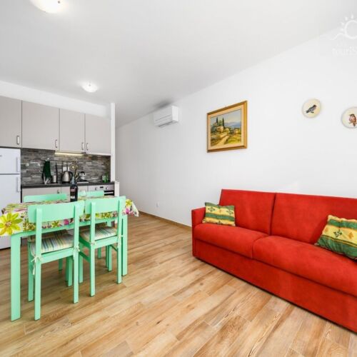 Apartament la etaj a cu 2 camere pentru 3 pers.