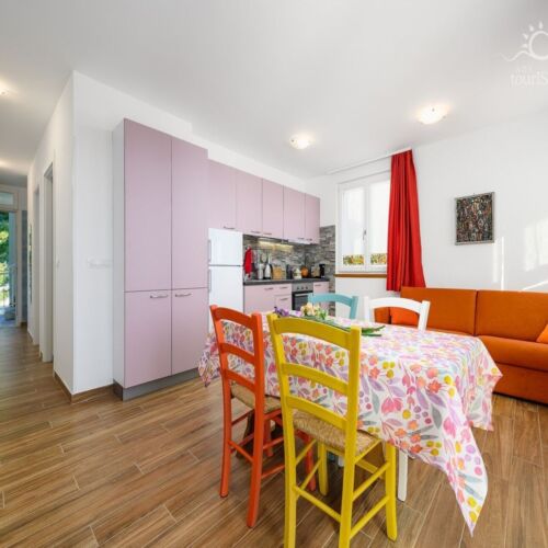 Apartament la etaj b cu 2 camere pentru 3 pers.