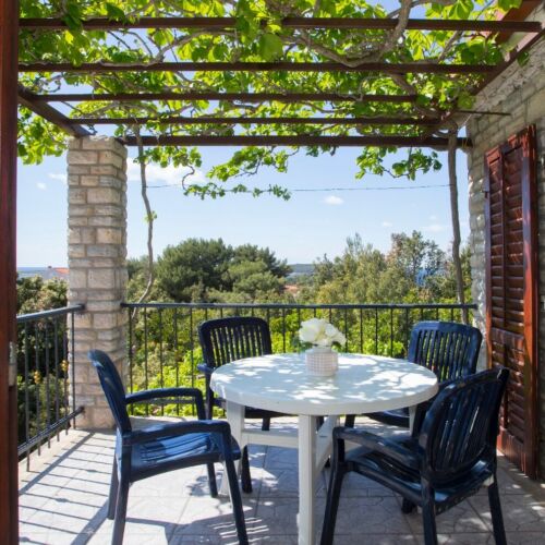 Apartament la etaj cu aer condiționat cu 3 camere pentru 5 pers.