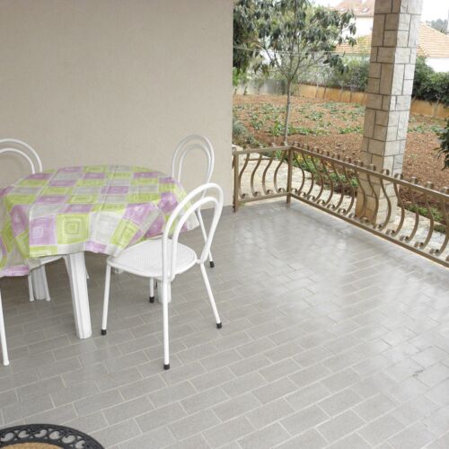 Prizemni Klimatiziran apartman za 3 osoba(e) sa 2 spavaće(om) sobe(om)