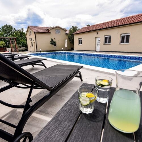 Erdgeschosses 3-Zimmer-Apartment für 5 Personen mit Klimaanlage