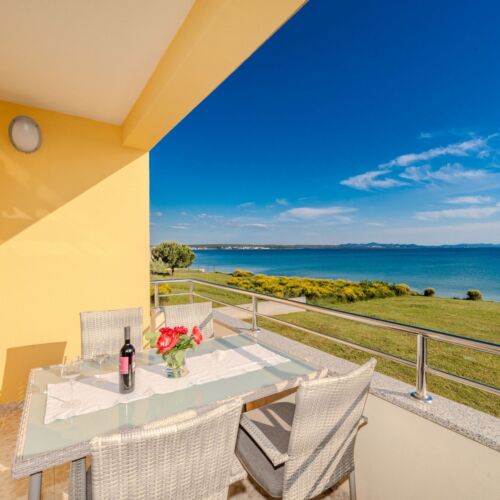 Apartament 4-osobowy z klimatyzacją z widokiem na morze z 2 pomieszczeniami sypialnianymi