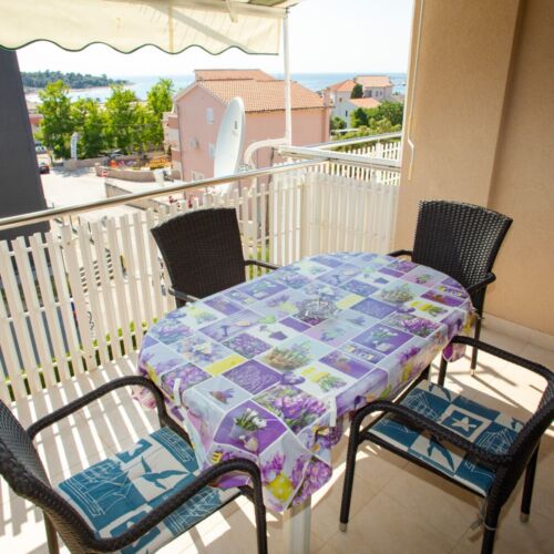 Apartament 4-osobowy z klimatyzacją z widokiem na morze z 2 pomieszczeniami sypialnianymi